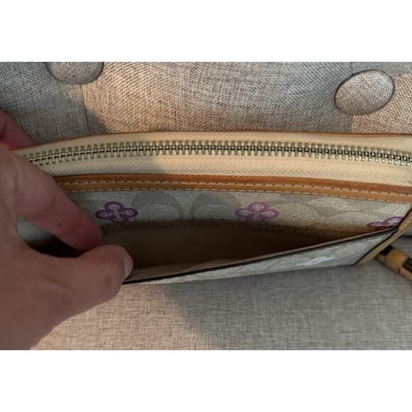 Coach Peyton Clover Signature Accordion zip around wallet canvas & leather - Picture 3 of 11